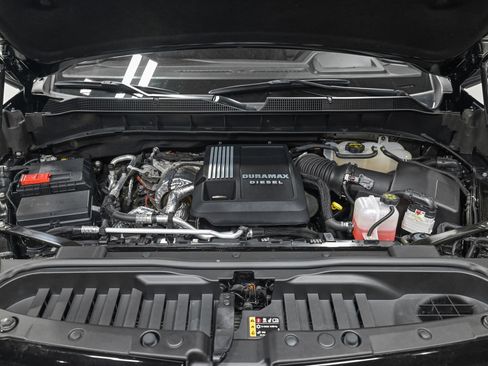 Used 2025 Chevrolet Silverado 1500 High Country w/ High Country Premium Package AWD/4WD image 11