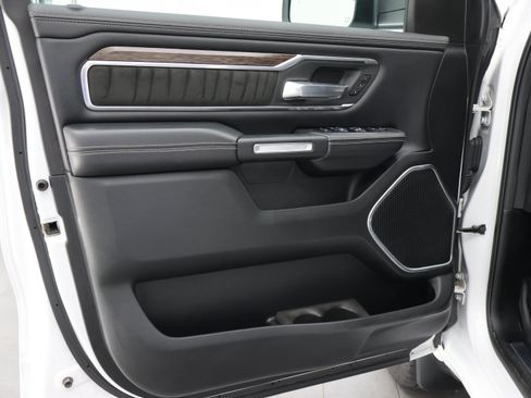 Used 2019 RAM 1500 Laramie AWD/4WD image 38
