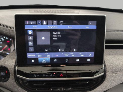 Used 2023 Jeep Compass Latitude w/ Sun and Sound Group AWD/4WD image 7