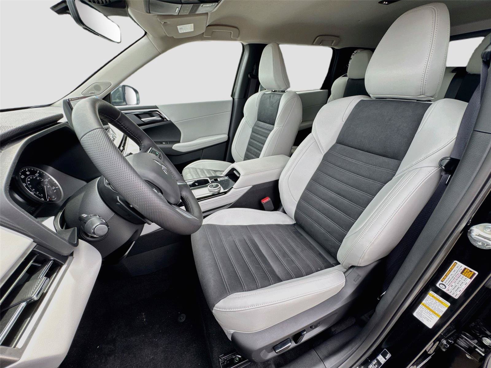 New 2026 Mitsubishi Outlander SE FWD image 9