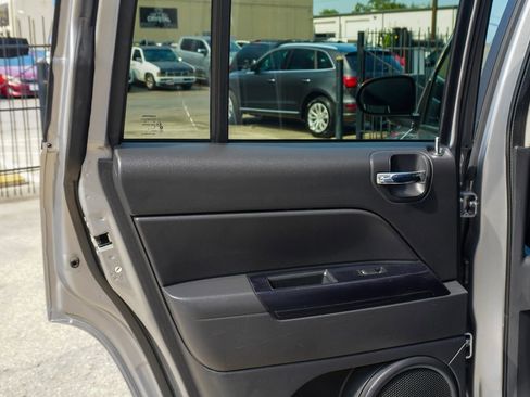 Used 2016 Jeep Compass Sport w/ Power Value Group image 12