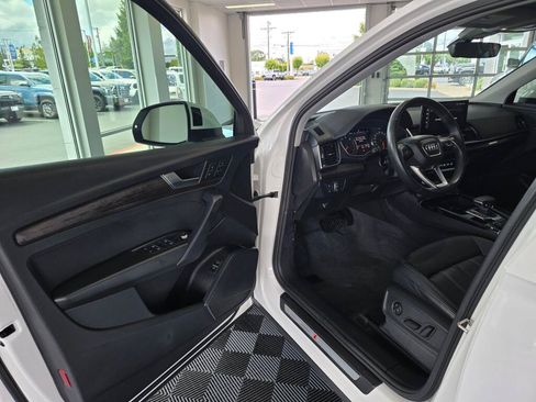 Used 2022 Audi Q5 2.0T Premium w/ Convenience Package AWD/4WD image 32