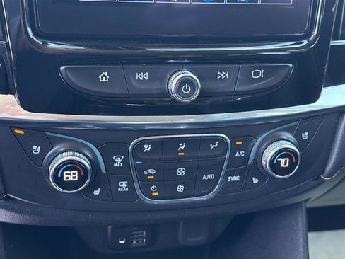 Used 2021 Chevrolet Traverse Premier image 21