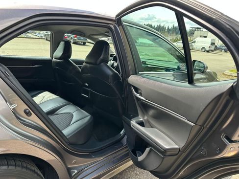 Used 2020 Toyota Camry SE FWD image 13