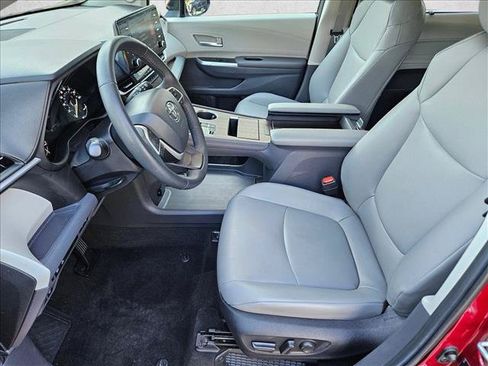 Used 2024 Toyota Sienna XLE w/ XLE Plus Package AWD/4WD image 17