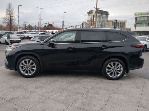 Used 2024 Toyota Highlander Limited AWD/4WD image 10