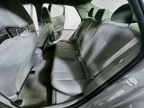 Used 2025 Hyundai Elantra SEL FWD image 14
