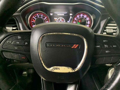 Used 2016 Dodge Challenger SXT image 15