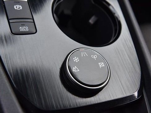 Certified 2025 Nissan Rogue SV image 17