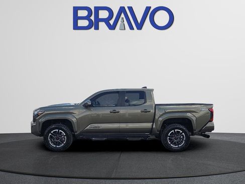 Used 2025 Toyota Tacoma TRD Sport w/ TRD Sport Upgrade Package AWD/4WD image 6