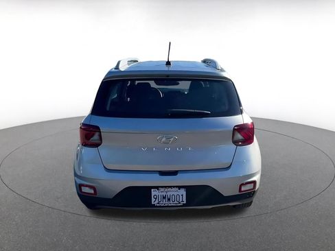 Used 2025 Hyundai Venue SEL image 12