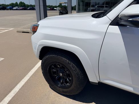 Used 2020 Toyota 4Runner SR5 Premium RWD image 2
