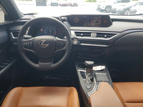 Used 2022 Lexus UX 200 w/ Premium Package FWD image 10