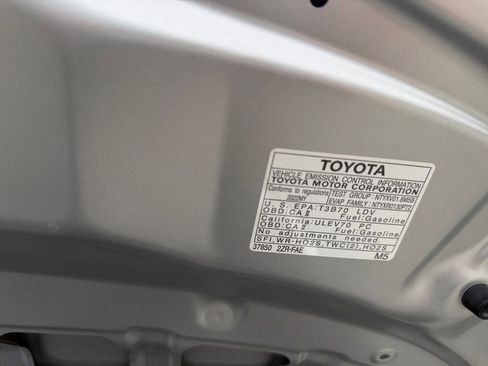 Used 2022 Toyota Corolla LE image 31