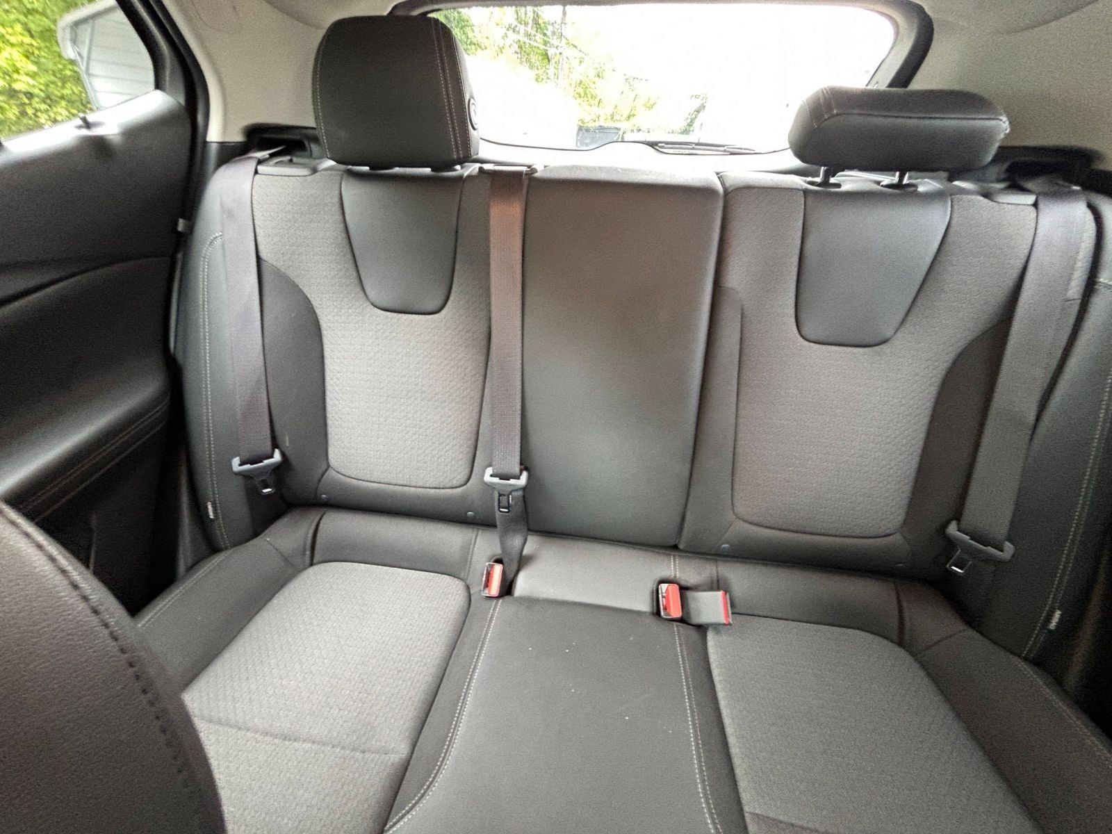 Used 2025 Buick Encore GX Preferred AWD/4WD image 33