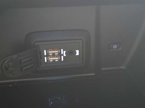 Used 2021 Toyota Venza Limited image 27