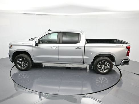 Used 2020 Chevrolet Silverado 1500 LT image 32