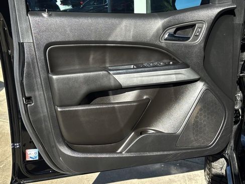 Used 2022 Chevrolet Colorado LT image 16