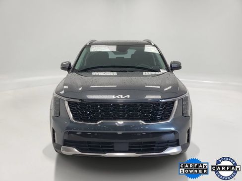 Used 2024 Kia Sorento S w/ Panoramic Sunroof Package FWD image 2