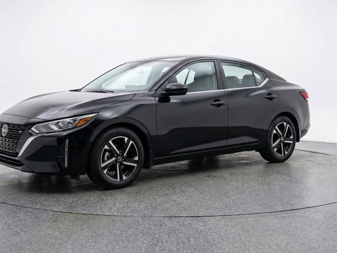 Used 2025 Nissan Sentra SV image 3