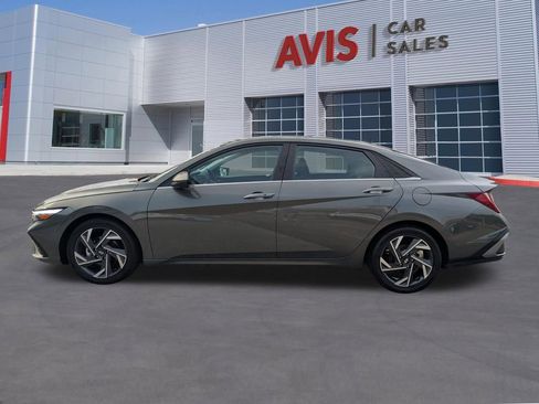 Used 2025 Hyundai Elantra SEL FWD image 2