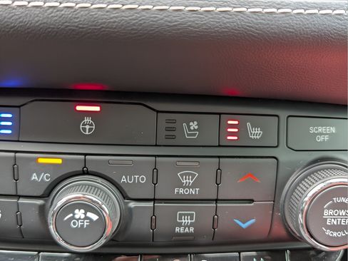 Used 2021 Dodge Durango SRT w/ Technology Group AWD/4WD image 22