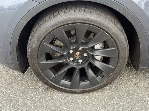 Used 2021 Tesla Model Y Long Range image 10