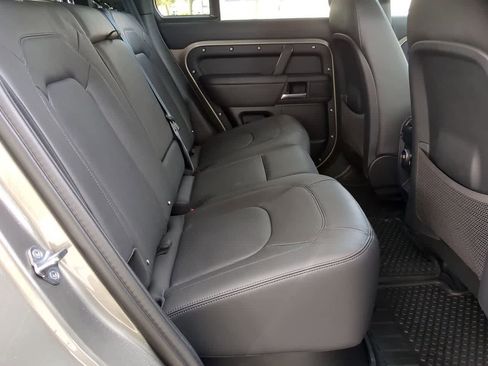 Used 2025 Land Rover Defender 110 S image 21