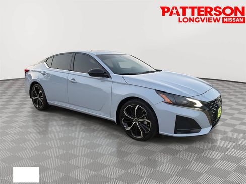 Used 2024 Nissan Altima 2.5 SR w/ SR Premium Package FWD image 1