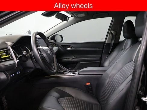 Used 2024 Toyota Camry SE image 12