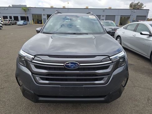 Used 2025 Subaru Forester Premium AWD/4WD image 3