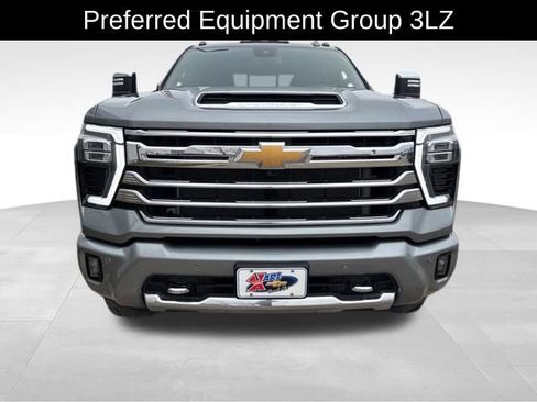 Used 2025 Chevrolet Silverado 2500 High Country image 2