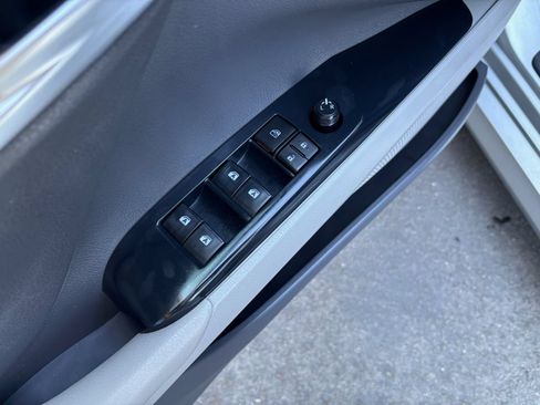 Used 2018 Toyota Camry LE w/ Moonroof Package FWD image 15