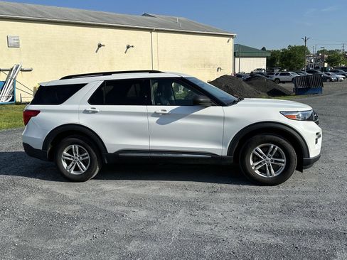 Used 2021 Ford Explorer XLT w/ Equipment Group 202A AWD/4WD image 9