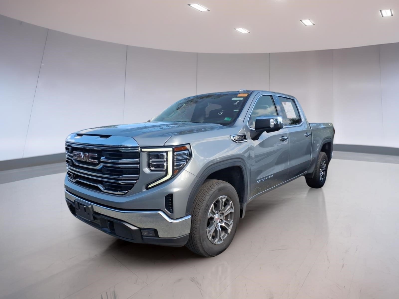 Used 2026 GMC Sierra 1500 SLT AWD/4WD image 2