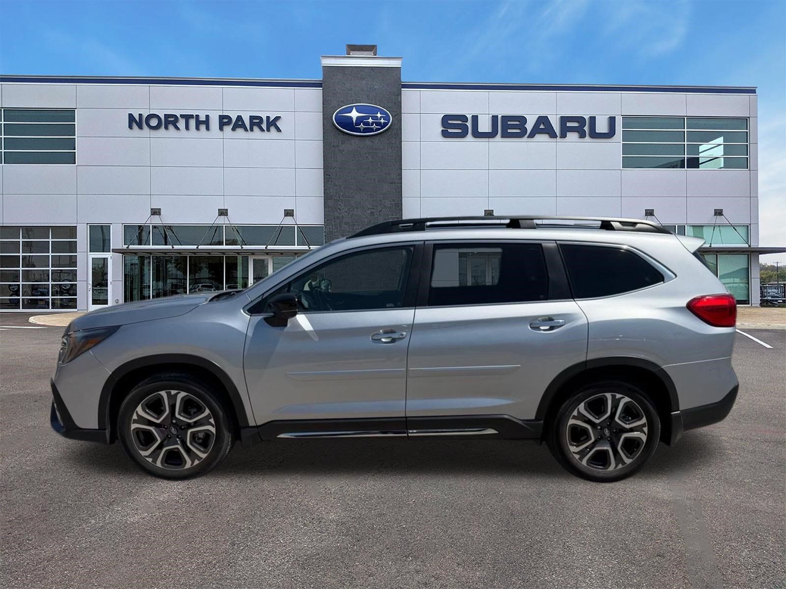 Used 2025 Subaru Ascent Touring AWD/4WD image 2