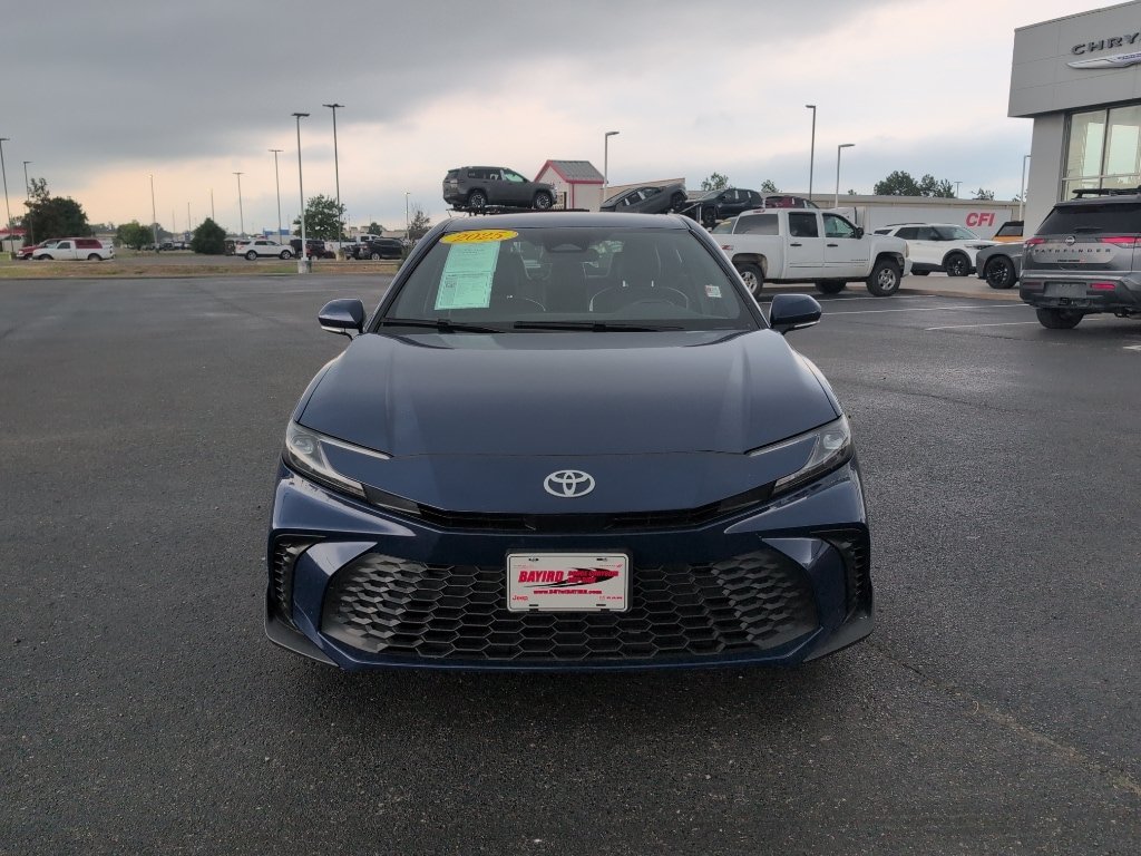 Used 2025 Toyota Camry SE FWD image 2