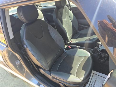 Used 2010 MINI Cooper Hardtop image 9
