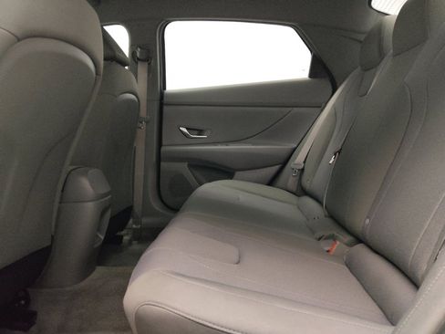 Used 2024 Hyundai Elantra SE image 18