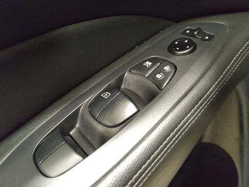 Used 2020 Nissan Pathfinder S AWD/4WD image 27