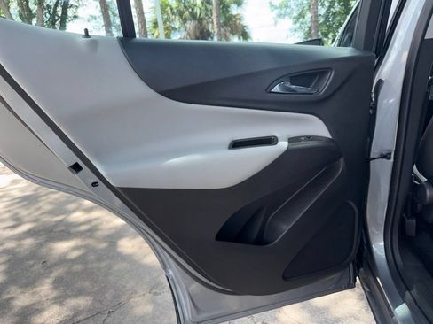 Used 2023 Chevrolet Equinox LS FWD image 27