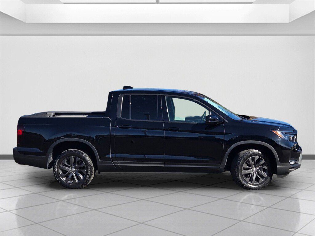 Certified 2023 Honda Ridgeline Sport image 4