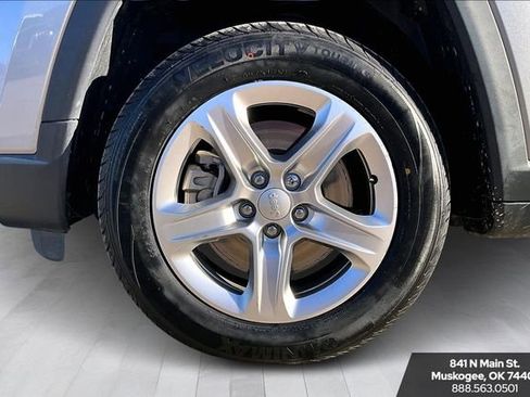 Used 2023 Jeep Compass Sport image 30