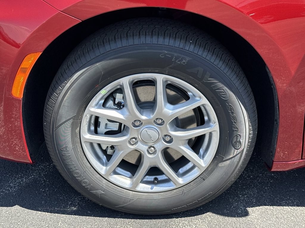 New 2027 Chrysler Pacifica Select FWD image 10