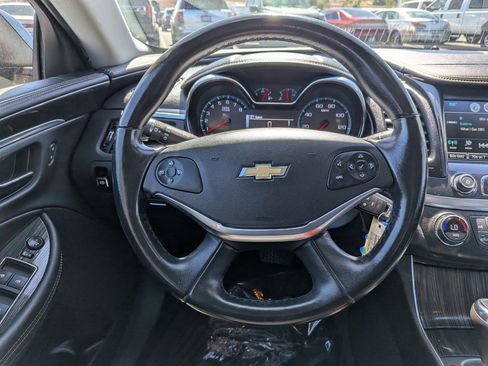 Used 2017 Chevrolet Impala LT FWD image 16