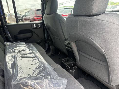 New 2025 Jeep Gladiator Sport image 27