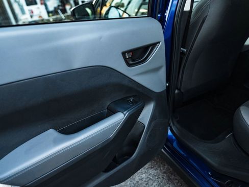 Used 2025 Subaru Crosstrek 2.0i Premium image 46