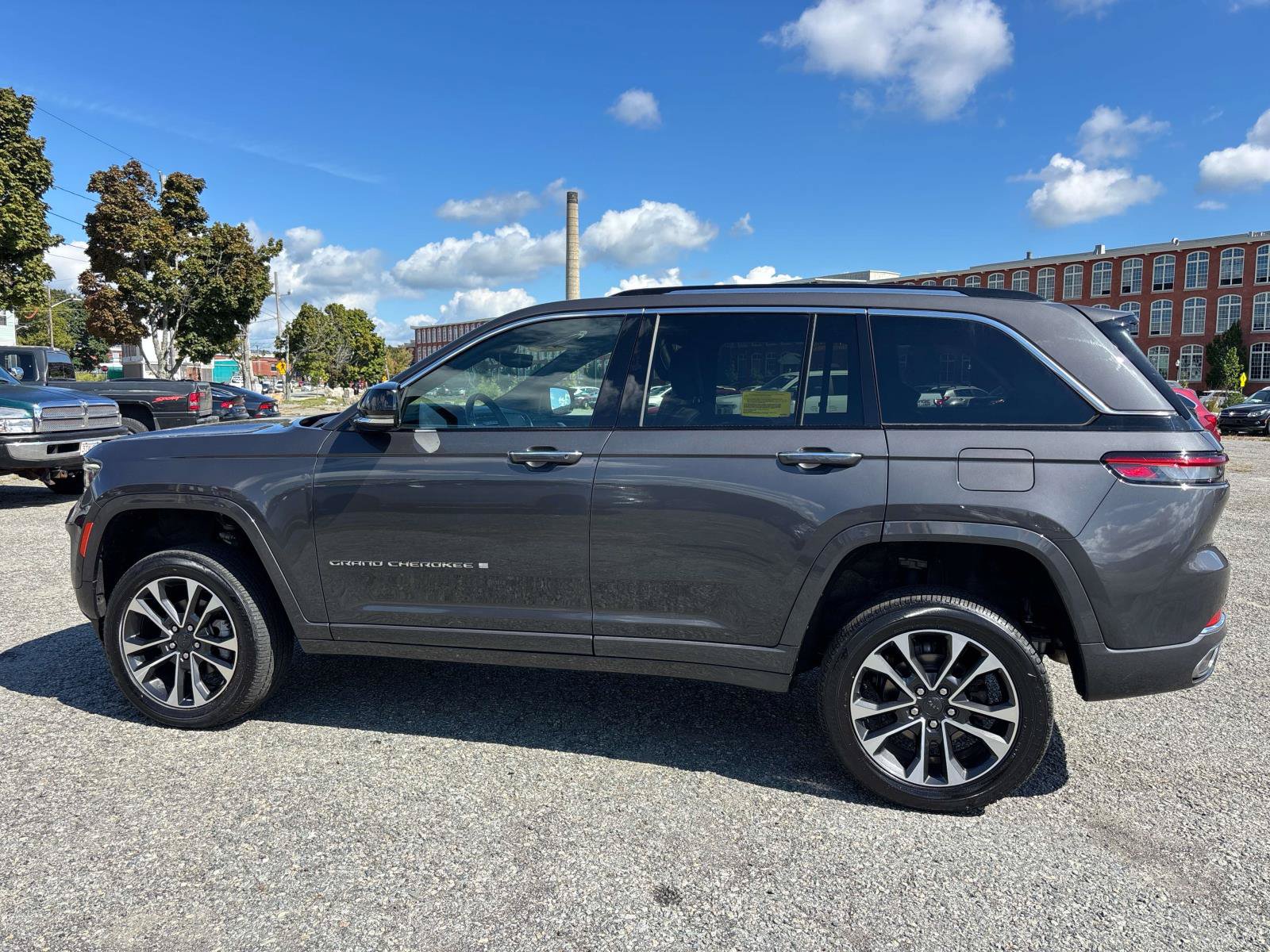 Used 2022 Jeep Grand Cherokee Overland AWD/4WD image 8