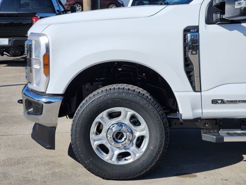 New 2026 Ford F250 XLT w/ FX4 Off-Road Package image 9