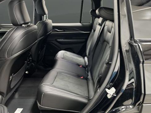 New 2026 Jeep Grand Cherokee Altitude image 24